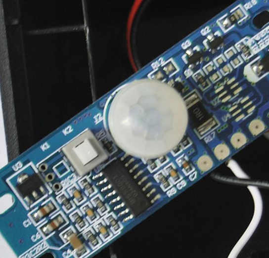 電路板上的輕觸開關